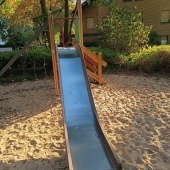 Bild vom Spielplatz anzeigen.