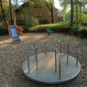 Bild vom Spielplatz anzeigen.