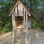 Bild vom Spielplatz anzeigen.