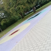 Bild vom Spielplatz anzeigen.