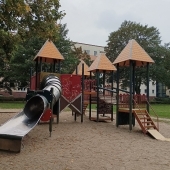 Bild vom Spielplatz anzeigen.