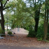 Bild vom Spielplatz anzeigen.