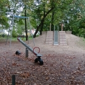 Bild vom Spielplatz anzeigen.