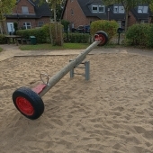 Bild vom Spielplatz anzeigen.