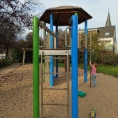 Bild vom Spielplatz anzeigen.