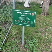 Bild vom Spielplatz anzeigen.