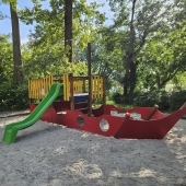 Bild vom Spielplatz anzeigen.