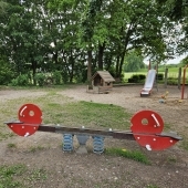 Bild vom Spielplatz anzeigen.