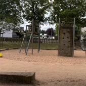 Bild vom Spielplatz anzeigen.