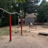 Bild vom Spielplatz anzeigen.