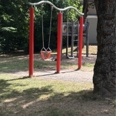 Bild vom Spielplatz anzeigen.