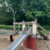 Bild vom Spielplatz anzeigen.