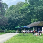 Bild vom Spielplatz anzeigen.