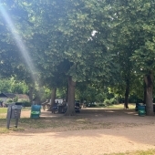 Bild vom Spielplatz anzeigen.