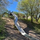 Bild vom Spielplatz anzeigen.