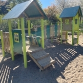 Bild vom Spielplatz anzeigen.