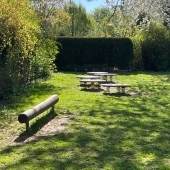 Bild vom Spielplatz anzeigen.