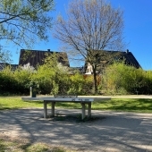 Bild vom Spielplatz anzeigen.