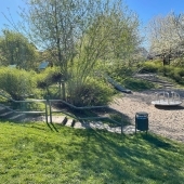 Bild vom Spielplatz anzeigen.