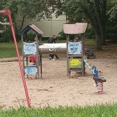 Bild vom Spielplatz anzeigen.