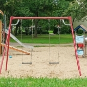 Bild vom Spielplatz anzeigen.