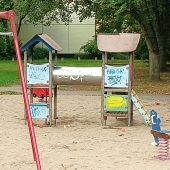 Bild vom Spielplatz anzeigen.