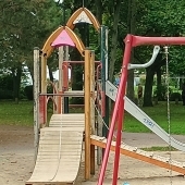 Bild vom Spielplatz anzeigen.