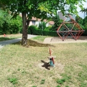 Bild vom Spielplatz anzeigen.