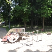 Bild vom Spielplatz anzeigen.