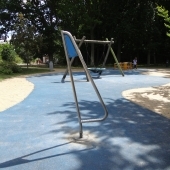 Bild vom Spielplatz anzeigen.