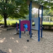 Bild vom Spielplatz anzeigen.