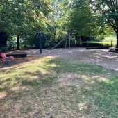 Bild vom Spielplatz anzeigen.