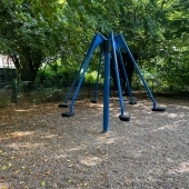 Bild vom Spielplatz anzeigen.