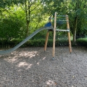 Bild vom Spielplatz anzeigen.
