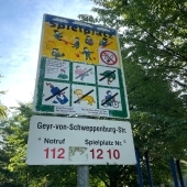 Bild vom Spielplatz anzeigen.