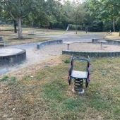 Bild vom Spielplatz anzeigen.