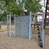 Bild vom Spielplatz anzeigen.