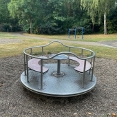 Bild vom Spielplatz anzeigen.