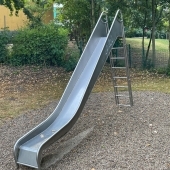 Bild vom Spielplatz anzeigen.