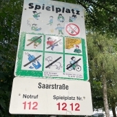 Bild vom Spielplatz anzeigen.