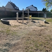 Bild vom Spielplatz anzeigen.