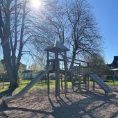 Bild vom Spielplatz anzeigen.