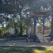 Bild vom Spielplatz anzeigen.