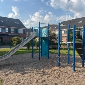 Bild vom Spielplatz anzeigen.