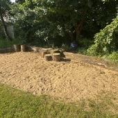 Bild vom Spielplatz anzeigen.