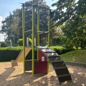 Bild vom Spielplatz anzeigen.