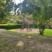 Bild vom Spielplatz anzeigen.