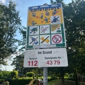 Bild vom Spielplatz anzeigen.