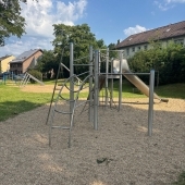 Bild vom Spielplatz anzeigen.