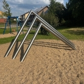 Bild vom Spielplatz anzeigen.